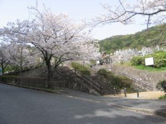 福岡市立　三日月山霊園