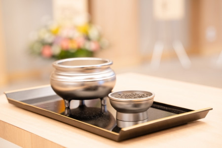 献花・焼香の順序とマナー:押さえておきたい基本