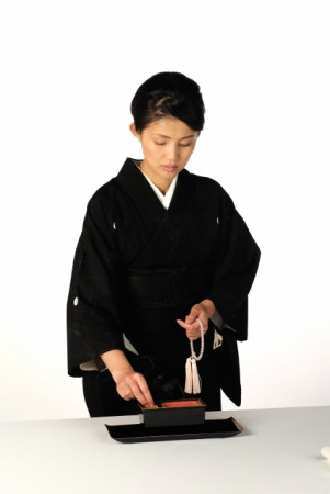 お焼香の順番を間違えないために：遺族・参列者別の流れ