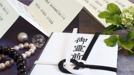 香典袋の正しい書き方:宗派別の表書きルール