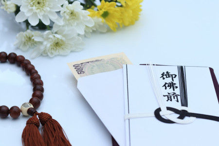 三回忌 香典・お供えの金額相場と表書き