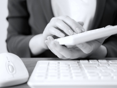 葬儀費用の支払いと分担方法：喪主が知っておくべき基本