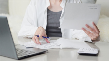 喪主が受け取る請求書・領収書の整理法